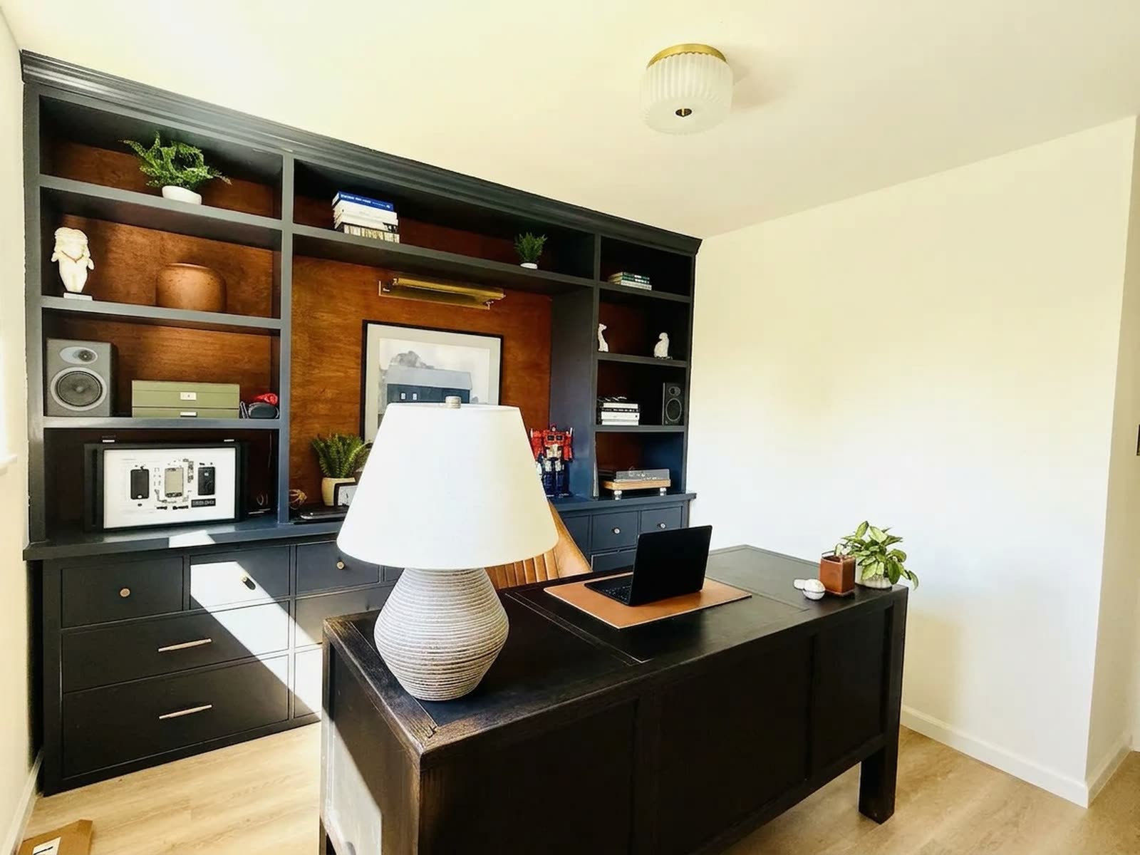 The office, built in and ready for a full day's work.